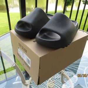adidas Black Yeezy Slide Sandals - Like New